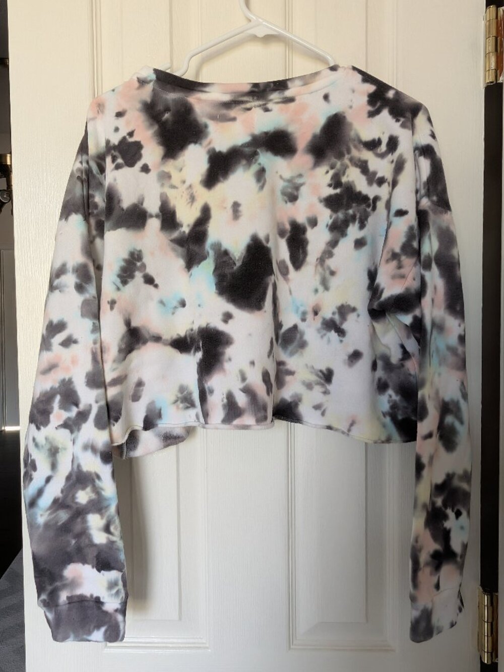 Colsie Tie-Dye Lounge Shorts Set | Top Medium, Bottoms Large - Picture 2 of 8